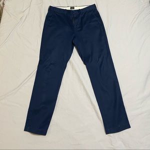 770™ Straight-fit stretch navy chino pant